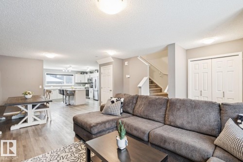 2095 Graydon Hill Crescent, Edmonton, AB - Indoor Photo Showing Living Room