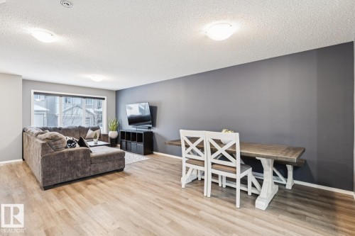2095 Graydon Hill Crescent, Edmonton, AB - Indoor Photo Showing Living Room