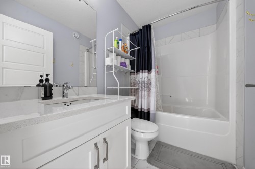 2084 Graydon Hill Crescent, Edmonton, AB - Indoor Photo Showing Bathroom