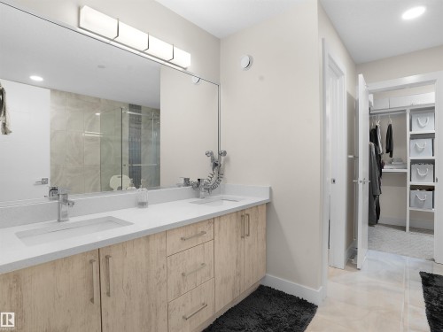 6419 175 Avenue, Edmonton, AB - Indoor Photo Showing Bathroom