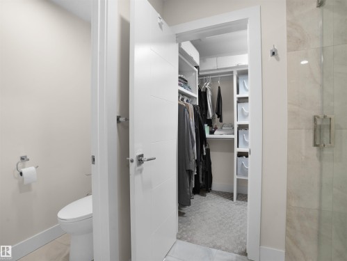 6419 175 Avenue, Edmonton, AB - Indoor Photo Showing Bathroom