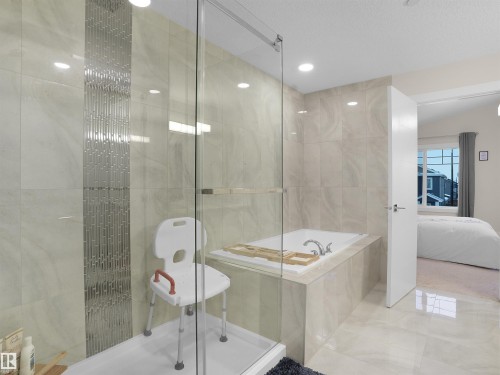 6419 175 Avenue, Edmonton, AB - Indoor Photo Showing Bathroom