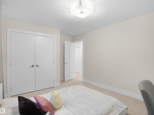 6419 175 Avenue, Edmonton, AB - Indoor Photo Showing Bedroom