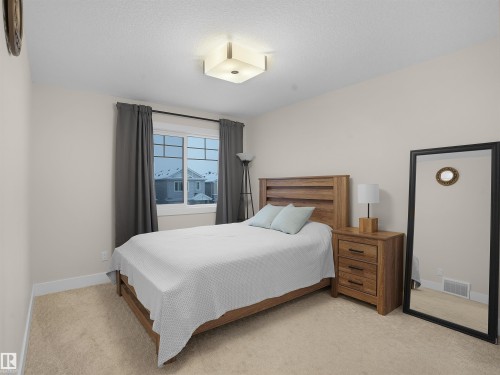 6419 175 Avenue, Edmonton, AB - Indoor Photo Showing Bedroom