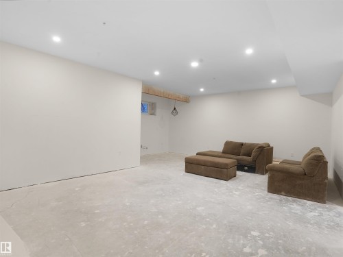 6419 175 Avenue, Edmonton, AB - Indoor Photo Showing Other Room