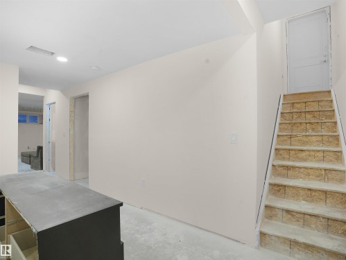 6419 175 Avenue, Edmonton, AB - Indoor Photo Showing Other Room