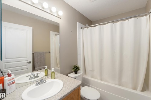 109 Rue Magnan, Beaumont, AB - Indoor Photo Showing Bathroom