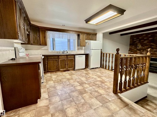 4603 Lakeshore Drive, Bonnyville Town, AB - Indoor Photo Showing Kitchen