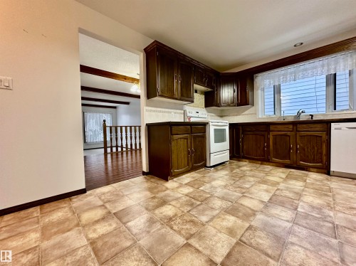 4603 Lakeshore Drive, Bonnyville Town, AB - Indoor Photo Showing Kitchen