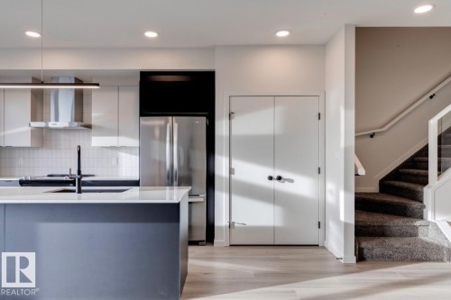 22915 80 Avenue, Edmonton, AB - Indoor Photo Showing Kitchen With Upgraded Kitchen