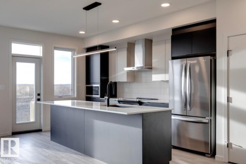 22915 80 Avenue, Edmonton, AB - Indoor Photo Showing Kitchen With Upgraded Kitchen