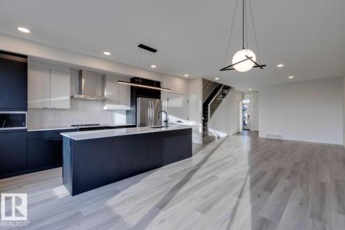 22915 80 Avenue, Edmonton, AB - Indoor Photo Showing Kitchen With Upgraded Kitchen