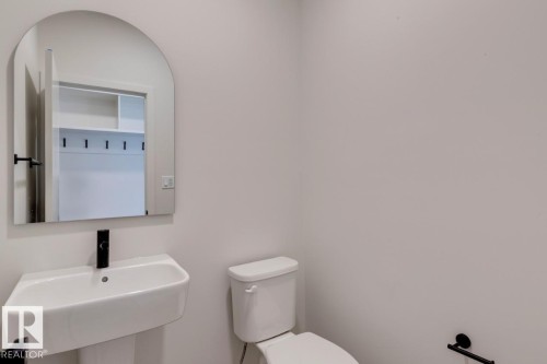 22915 80 Avenue, Edmonton, AB - Indoor Photo Showing Bathroom