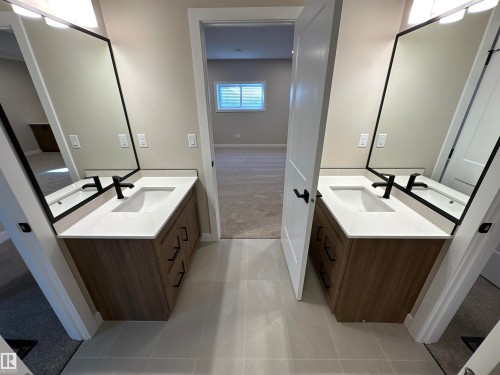145 Elm Street, Fort Saskatchewan, AB - Indoor Photo Showing Bathroom