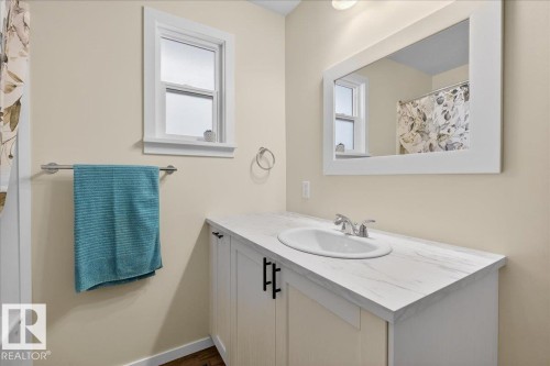 4911 43 Avenue, Beaumont, AB - Indoor Photo Showing Bathroom