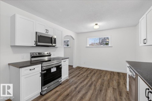 4911 43 Avenue, Beaumont, AB - Indoor Photo Showing Kitchen