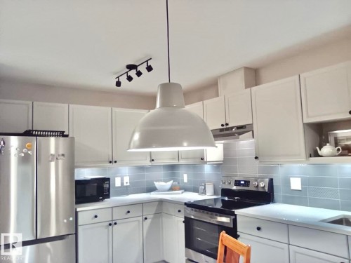 135 592 Hooke Road, Edmonton, AB - Indoor Photo Showing Kitchen With Upgraded Kitchen