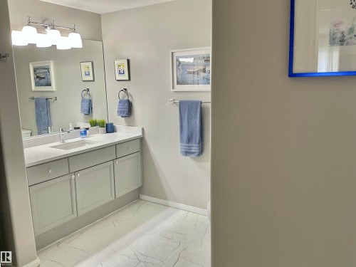 135 592 Hooke Road, Edmonton, AB - Indoor Photo Showing Bathroom