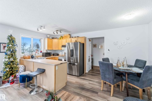 10 451 Hyndman Crescent, Edmonton, AB - Indoor