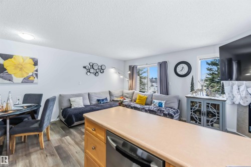 10 451 Hyndman Crescent, Edmonton, AB - Indoor