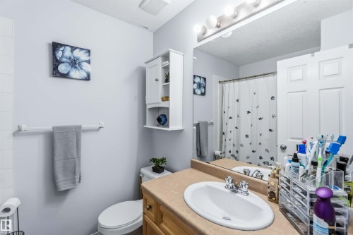 10 451 Hyndman Crescent, Edmonton, AB - Indoor Photo Showing Bathroom