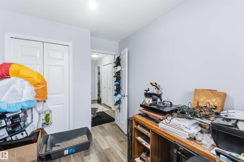 10 451 Hyndman Crescent, Edmonton, AB - Indoor