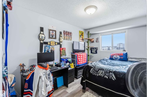 10 451 Hyndman Crescent, Edmonton, AB - Indoor Photo Showing Bedroom