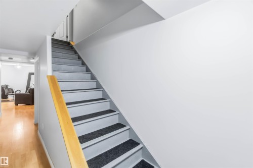 10 451 Hyndman Crescent, Edmonton, AB - Indoor Photo Showing Other Room