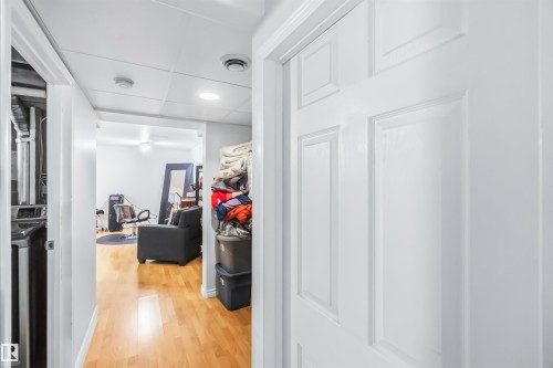 10 451 Hyndman Crescent, Edmonton, AB - Indoor Photo Showing Other Room