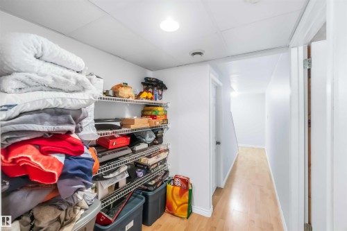 10 451 Hyndman Crescent, Edmonton, AB - Indoor