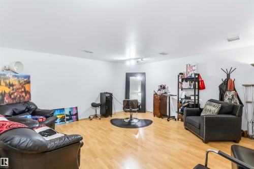 10 451 Hyndman Crescent, Edmonton, AB - Indoor Photo Showing Living Room