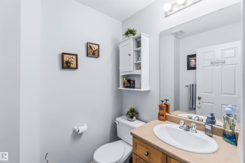 10 451 Hyndman Crescent, Edmonton, AB - Indoor Photo Showing Bathroom