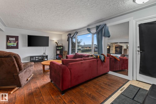 12903/12905 96 Street, Edmonton, AB - Indoor Photo Showing Living Room