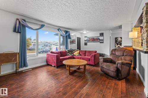 12903/12905 96 Street, Edmonton, AB - Indoor Photo Showing Living Room