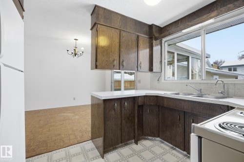 29 Andrew Crescent, St. Albert, AB - Indoor Photo Showing Kitchen With Double Sink