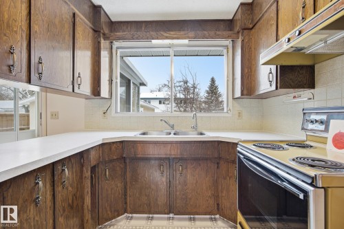 29 Andrew Crescent, St. Albert, AB - Indoor Photo Showing Kitchen With Double Sink