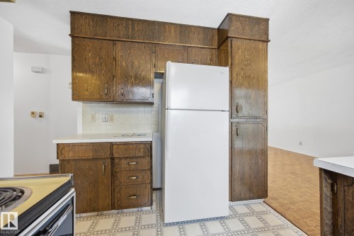29 Andrew Crescent, St. Albert, AB - Indoor Photo Showing Kitchen