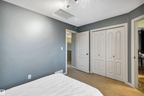 139 Chestermere Crescent, Sherwood Park, AB - Indoor Photo Showing Bedroom