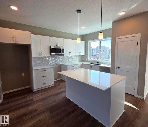 11 Sereno Lane, Fort Saskatchewan, AB - Indoor Photo Showing Kitchen With Upgraded Kitchen