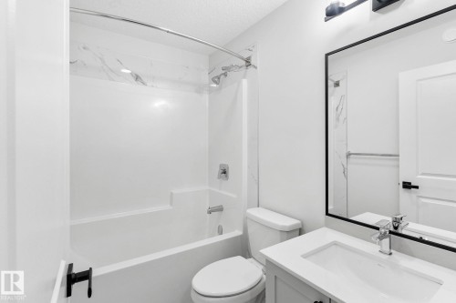 11 Sereno Lane, Fort Saskatchewan, AB - Indoor Photo Showing Bathroom