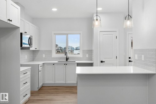 11 Sereno Lane, Fort Saskatchewan, AB - Indoor Photo Showing Kitchen