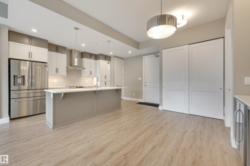 406 528 Griesbach Parade, Edmonton, AB - Indoor Photo Showing Kitchen With Upgraded Kitchen