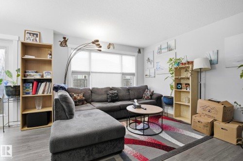 7237 Armour Crescent, Edmonton, AB - Indoor Photo Showing Living Room