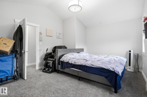 7237 Armour Crescent, Edmonton, AB - Indoor Photo Showing Bedroom
