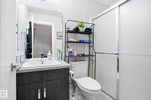 7237 Armour Crescent, Edmonton, AB - Indoor Photo Showing Bathroom