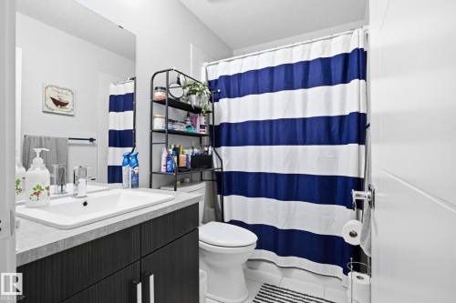 7237 Armour Crescent, Edmonton, AB - Indoor Photo Showing Bathroom
