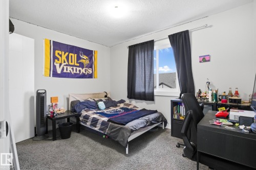 7237 Armour Crescent, Edmonton, AB - Indoor Photo Showing Bedroom