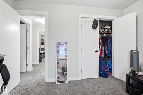7237 Armour Crescent, Edmonton, AB - Indoor