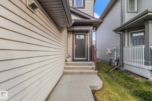 7237 Armour Crescent, Edmonton, AB - Outdoor