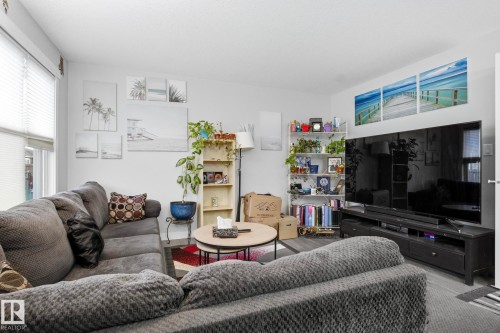 7237 Armour Crescent, Edmonton, AB - Indoor Photo Showing Living Room